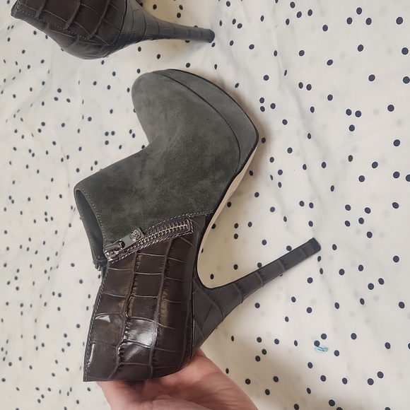 Michael Kors high heel booties, size 9 - Picture 6 of 8